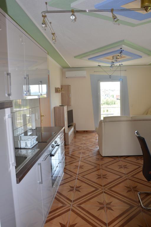 Apartments Petar & Anka Biograd Na Moru Rom bilde