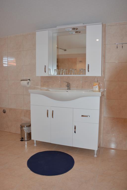 Apartments Petar & Anka Biograd Na Moru Rom bilde